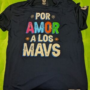 Dallas Mavericks Hispanic night t-shirt size large
